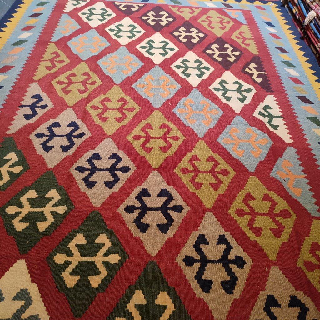 Four and a half meter hand-woven carpet with rhombus design, code AA128
