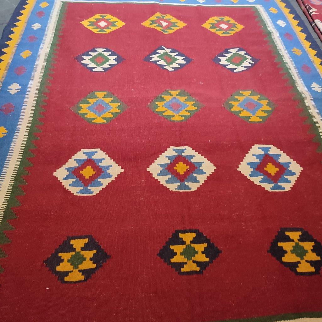 A four and a half meter hand-woven rug with a hexagonal pattern, code AA110