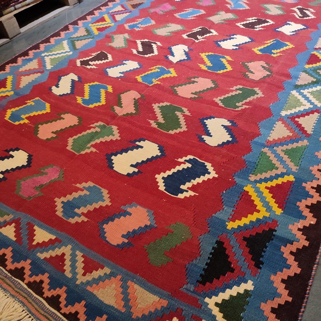 Three and a half meter hand-woven carpet with geometric design, code AA139