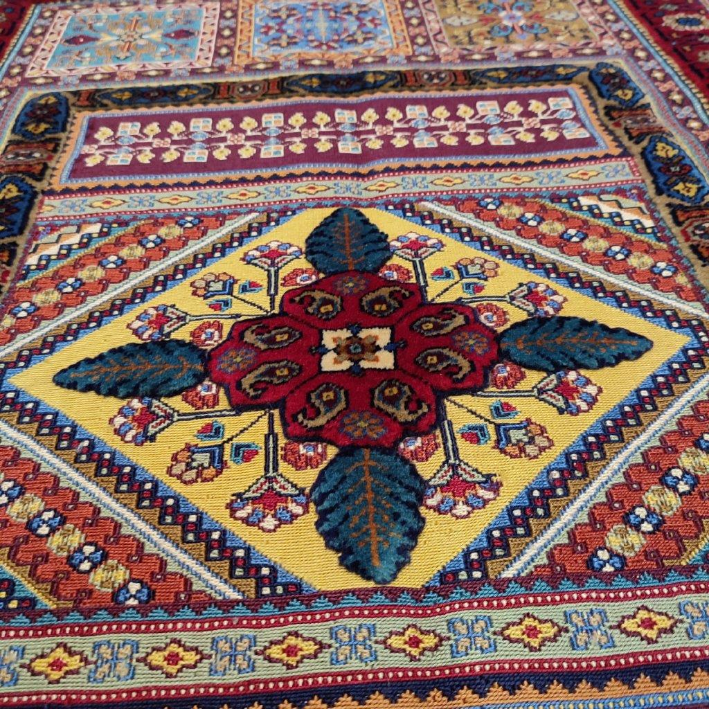 One-meter hand-woven carpet with bergamot design, code AA294