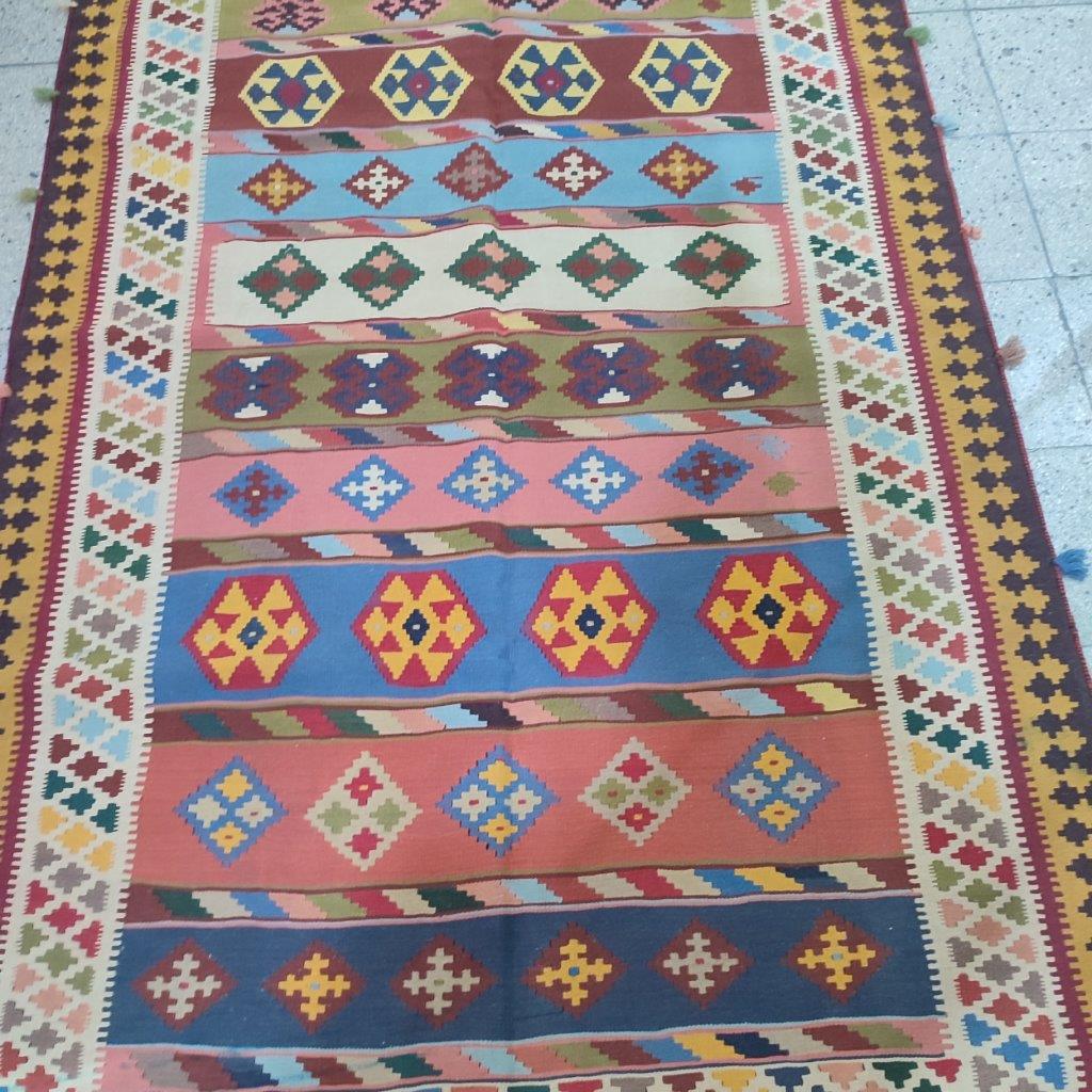 Four-meter hand-woven carpet with nomadic design, model AA