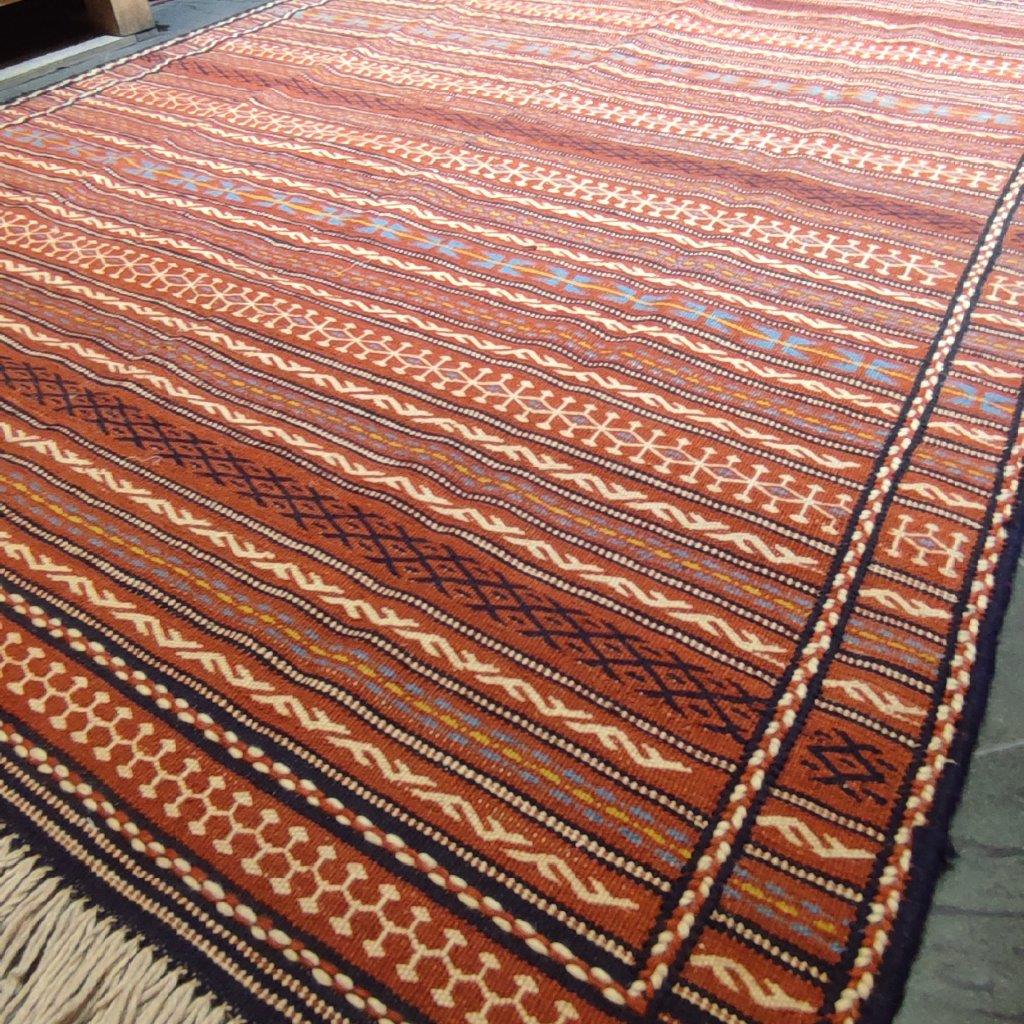 Three and a half meter hand-woven carpet with full design code AA125