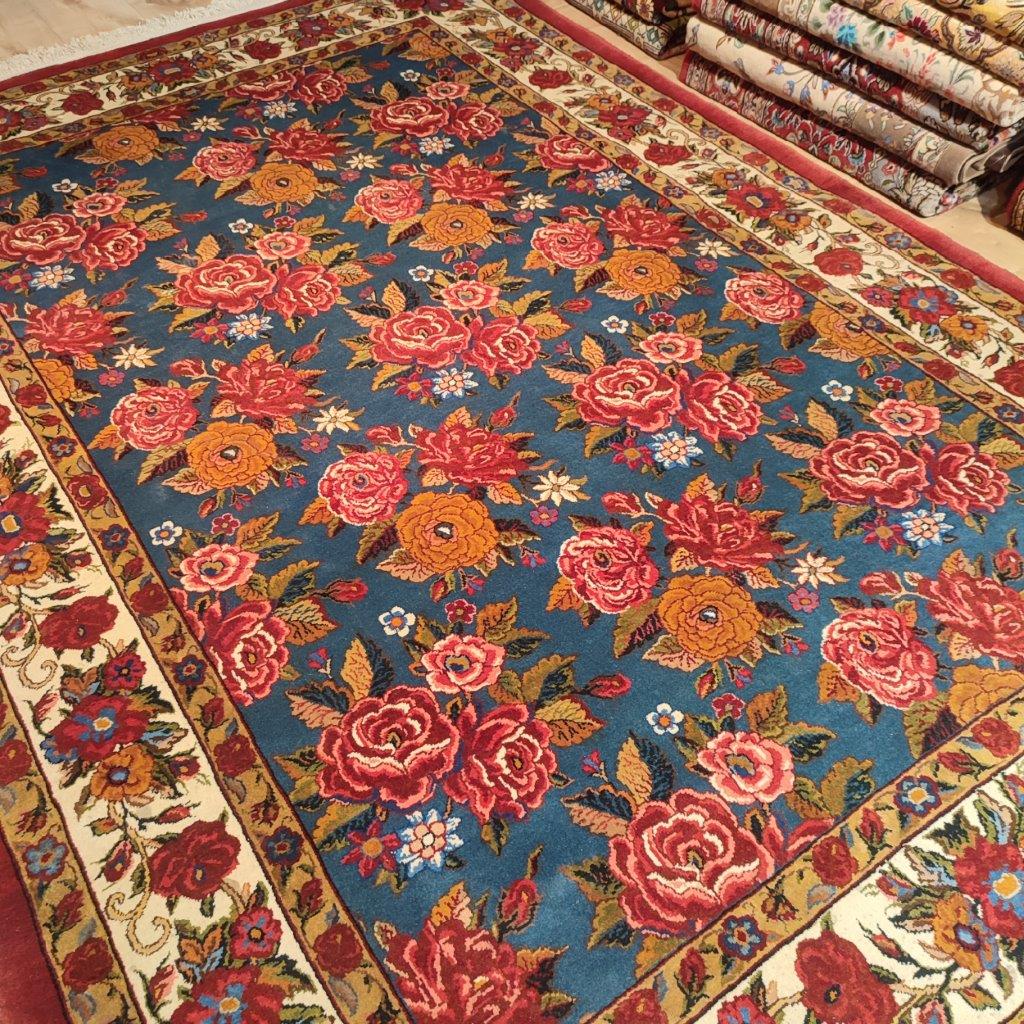 Four and a half meter old hand-woven carpet with rose design, model AA